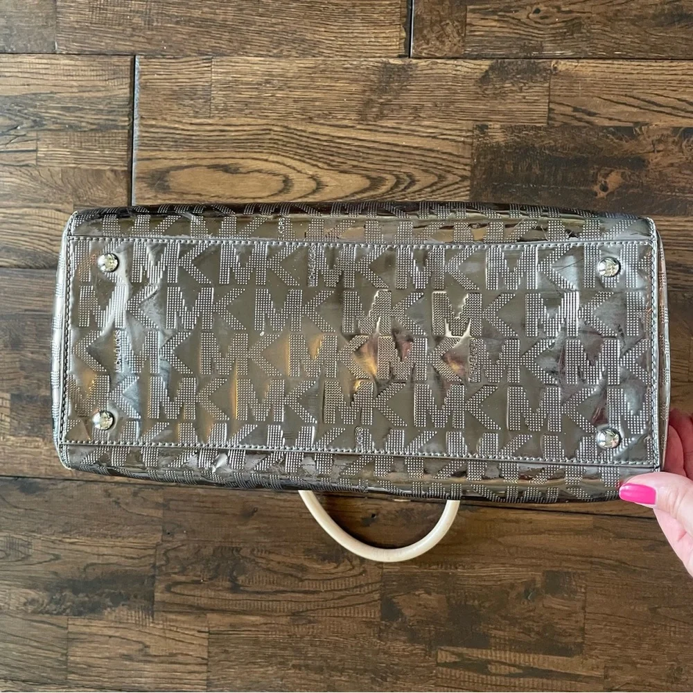 Michael Kors Silver and Cream Satchel with Structured Design - Picture 5 of 7
